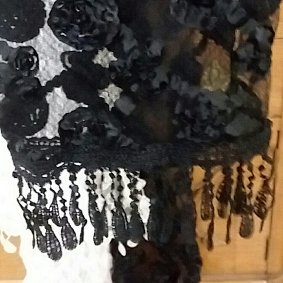 Two scarfs. - Picture 3 of 3